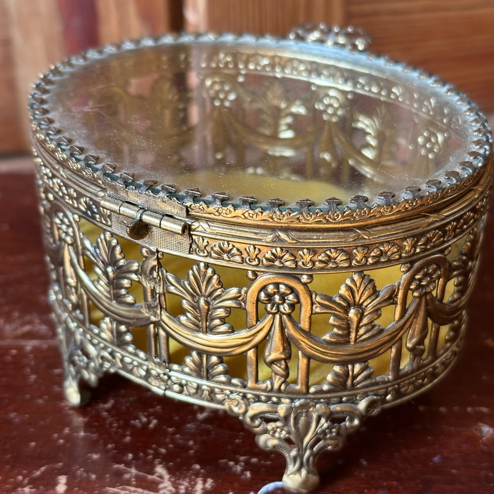 SOLD Vintage 1950s Casket Jewelry box Hollywood Regency Glass Gold metal trinket - Picture 2 of 7